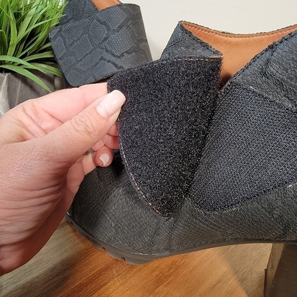 L'Amour Des Pieds Snakeskin Print Foldover Wrap Booties Ankle Boots Size 9.5 - Picture 11 of 15